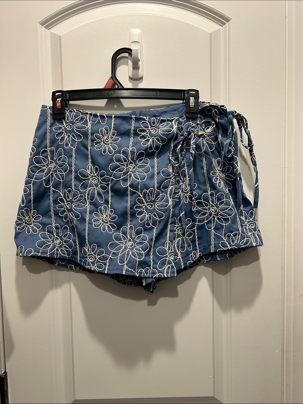 SHEIN Blue Floral Embroidered Tie-Waist Skort
